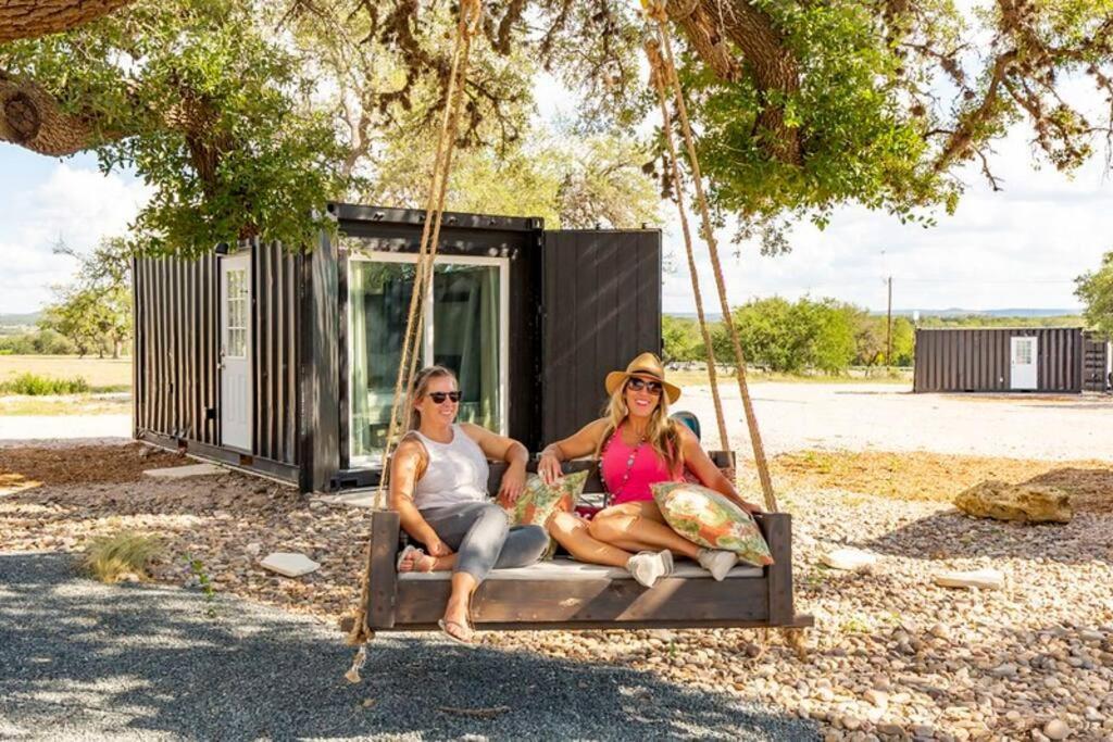 The Container Retreat @ 290 Wine Trail #10 Welcome Friends! Hye Dış mekan fotoğraf